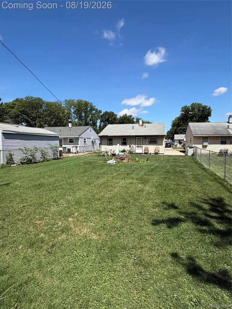 1620 E Meyers Avenue, Hazel Park, MI 48030 - #3