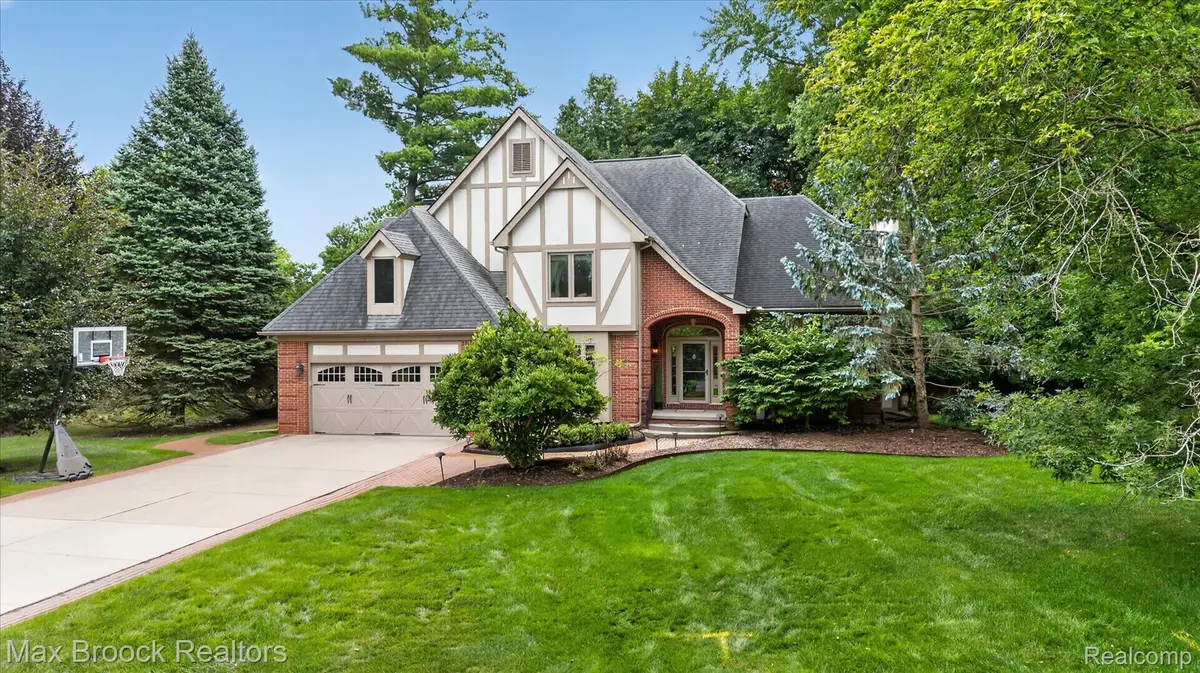 27261 Apple Tree Lane, Franklin, MI 48025 - #1