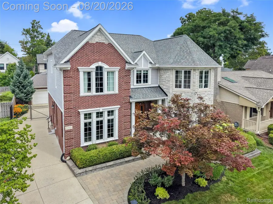 530 W 3rd Street, Rochester, MI 48307 - #2