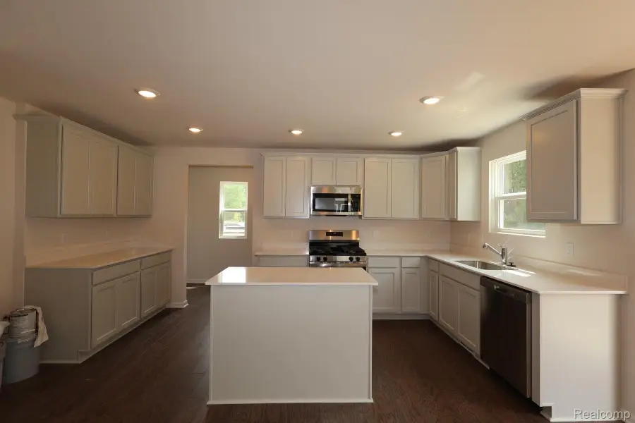 423 Hidden River W, Holly, MI 48442 - #2