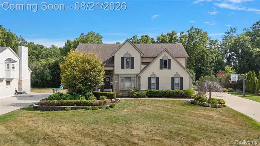 37235 Aspen Drive, Farmington Hills, MI 48335 - #2