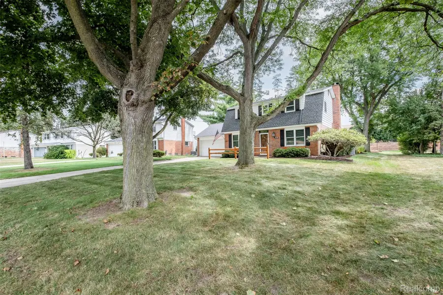 30180 Northgate Drive, Southfield, MI 48076 - #2