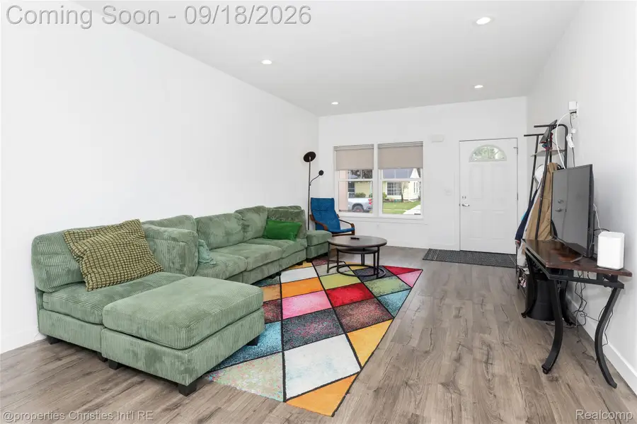 628 W Hudson Avenue, Madison Heights, MI 48071 - #2