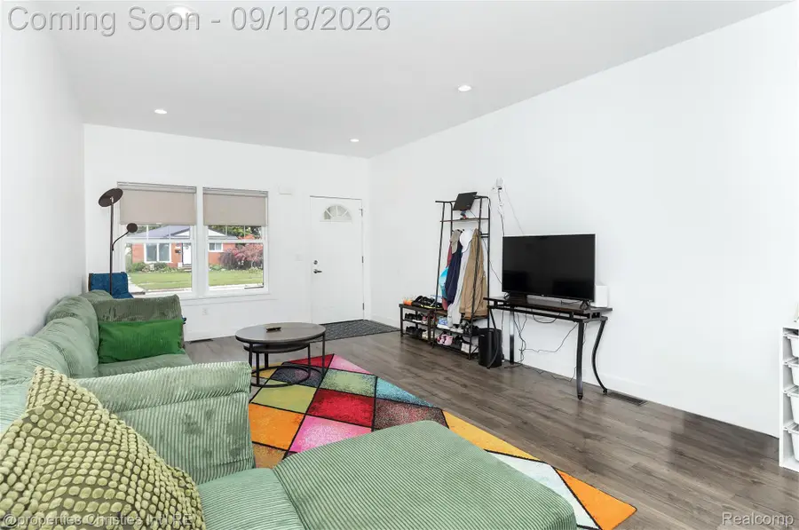 628 W Hudson Avenue, Madison Heights, MI 48071 - #3