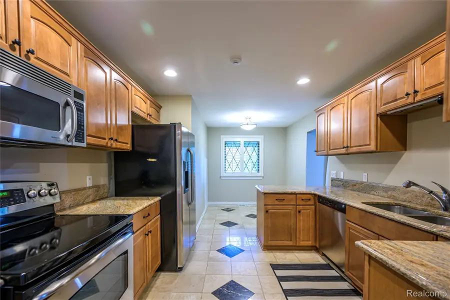 42160 Woodward Avenue #7, Bloomfield, MI 48304 - #2