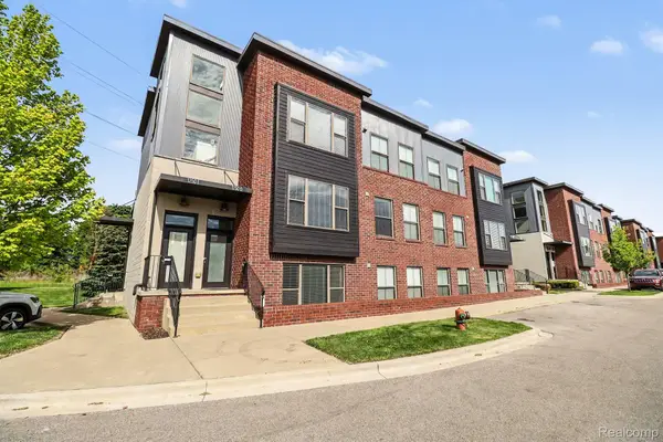 1250 Diamond Court #E, RoyalOak, MI 48067
