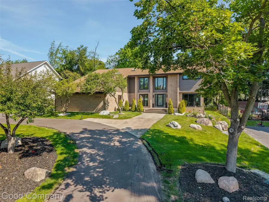 3176 Chambord Drive, West Bloomfield, MI 48323 - #3