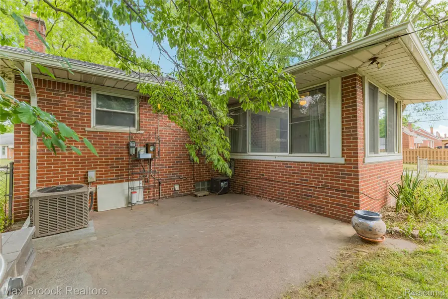 24601 Ridgedale Street, Oak Park, MI 48237 - #3
