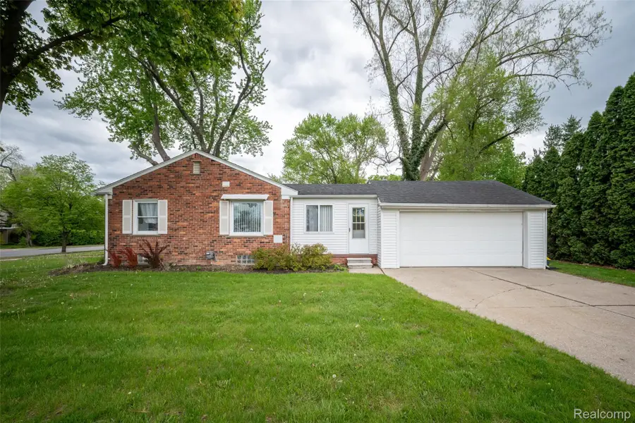 2423 Crooks Road, Royal Oak, MI 48073 - #2