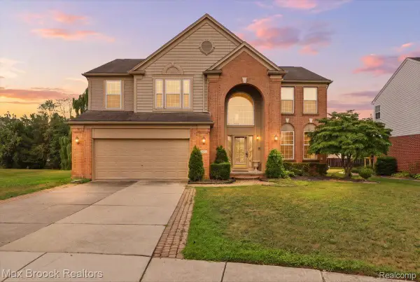 15034 Oak Knoll Court, SterlingHeights, MI 48312