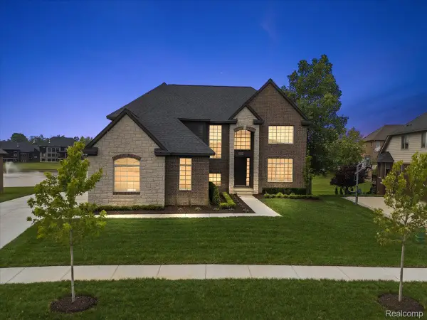 16199 Via Colico, Macomb, MI 48042