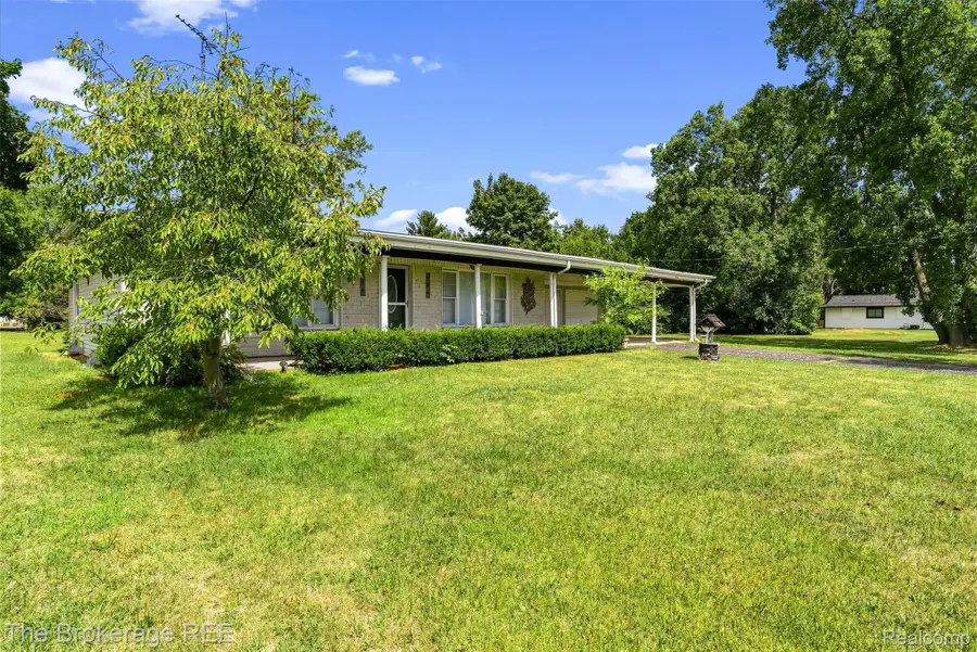1049 E Hill Road, Grand Blanc, MI 48439 - #3