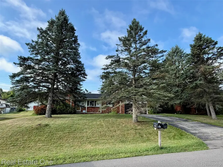 8295 Fox Bay Drive, White Lake, MI 48386 - #2
