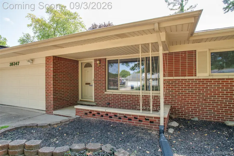 38347 Roycroft Court, Livonia, MI 48154 - #3