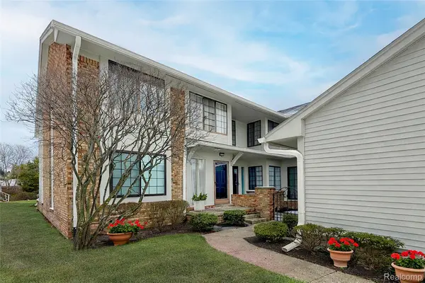 6011 Pebble Lane Court, WestBloomfield, MI 48322