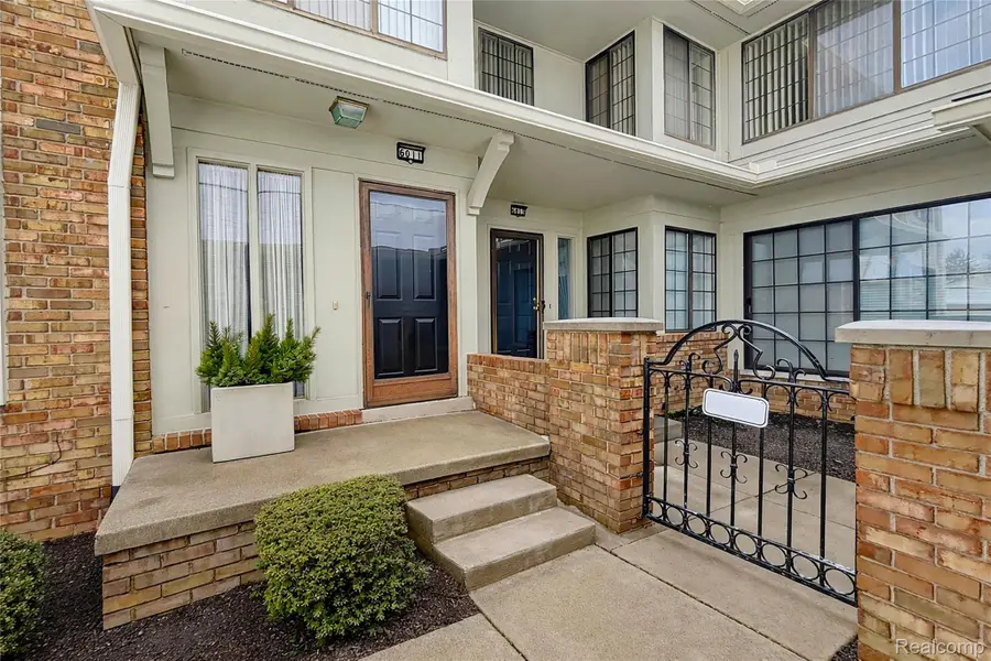 6011 Pebble Lane Court, West Bloomfield, MI 48322 - #2