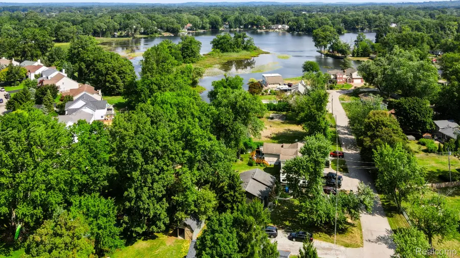 5545 Paradise Street, Commerce Township, MI 48382 - #3