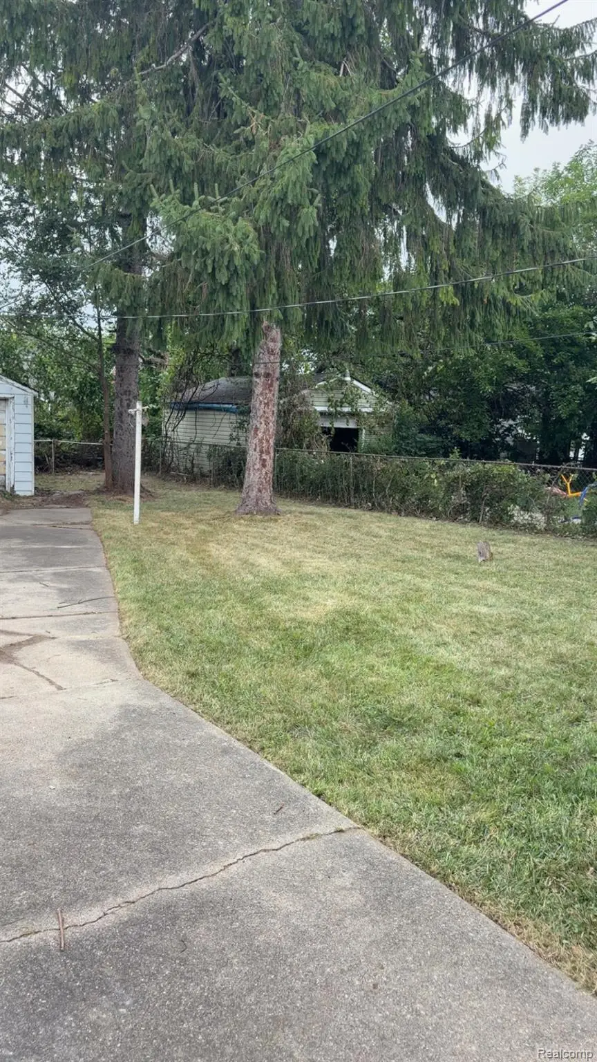 7361 Ashton Avenue, Detroit, MI 48228 - #3