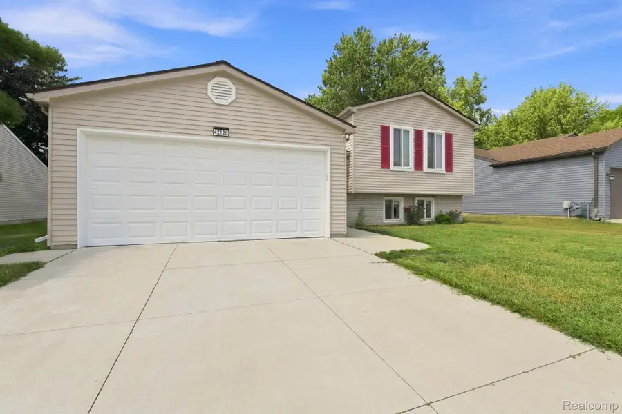 42120 Ridge Road W, Novi, MI 48375 - #2