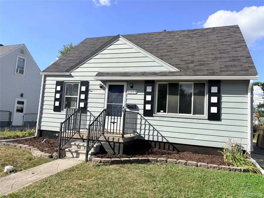 21623 Revere Street, Saint Clair Shores, MI 48080 - #2