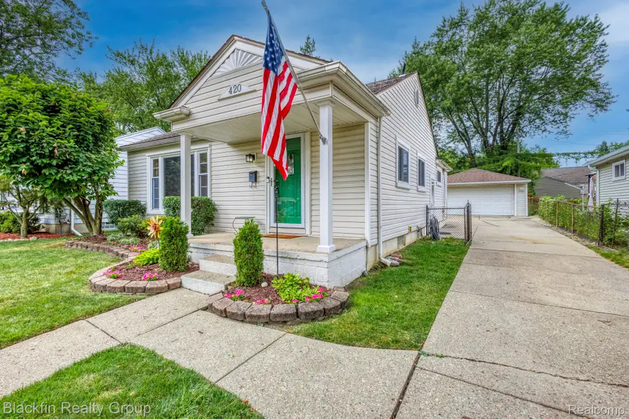 420 S Manitou Avenue, Clawson, MI 48017 - #3