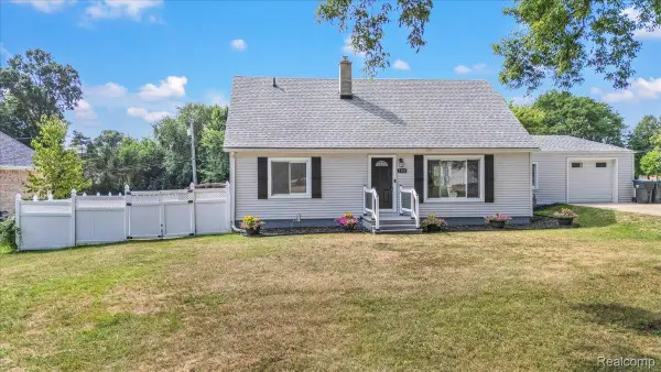 1320 Larayne Drive, Troy, MI 48085