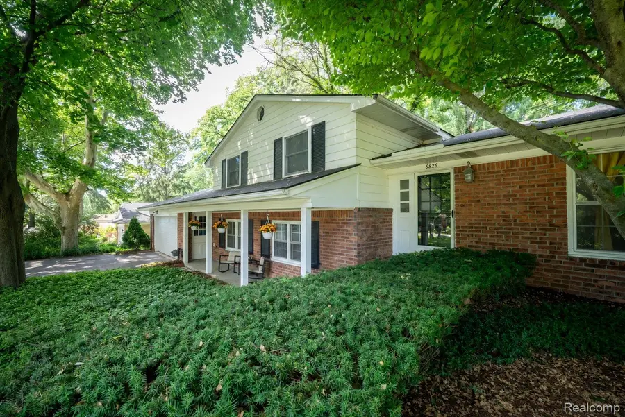 6826 Spruce Drive, Bloomfield Hills, MI 48301 - #2