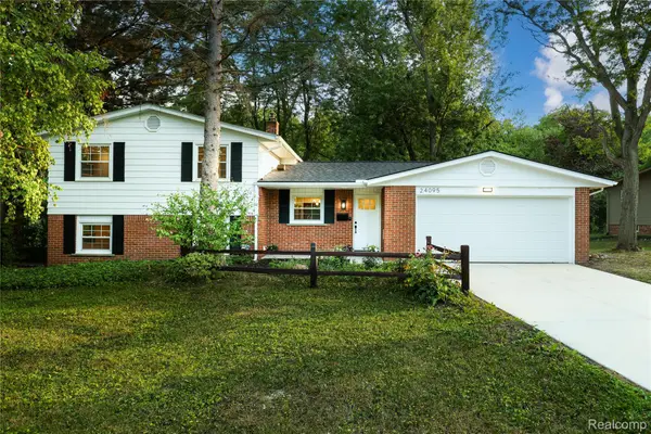 24095 Farmington Road, Farmington, MI 48336