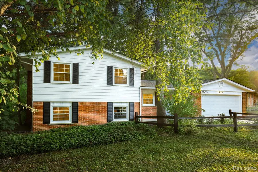 24095 Farmington Road, Farmington, MI 48336 - #2