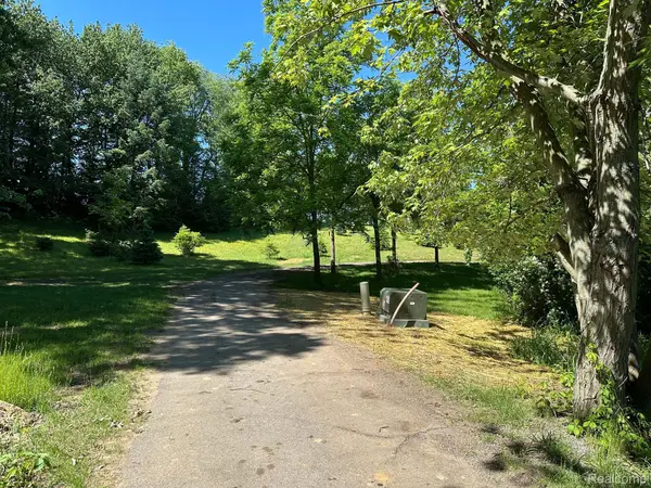 03 Prince Edward Drive, Howell, MI 48843