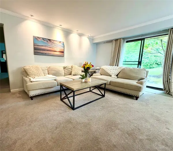 3925 Lone Pine Road #100, WestBloomfield, MI 48323