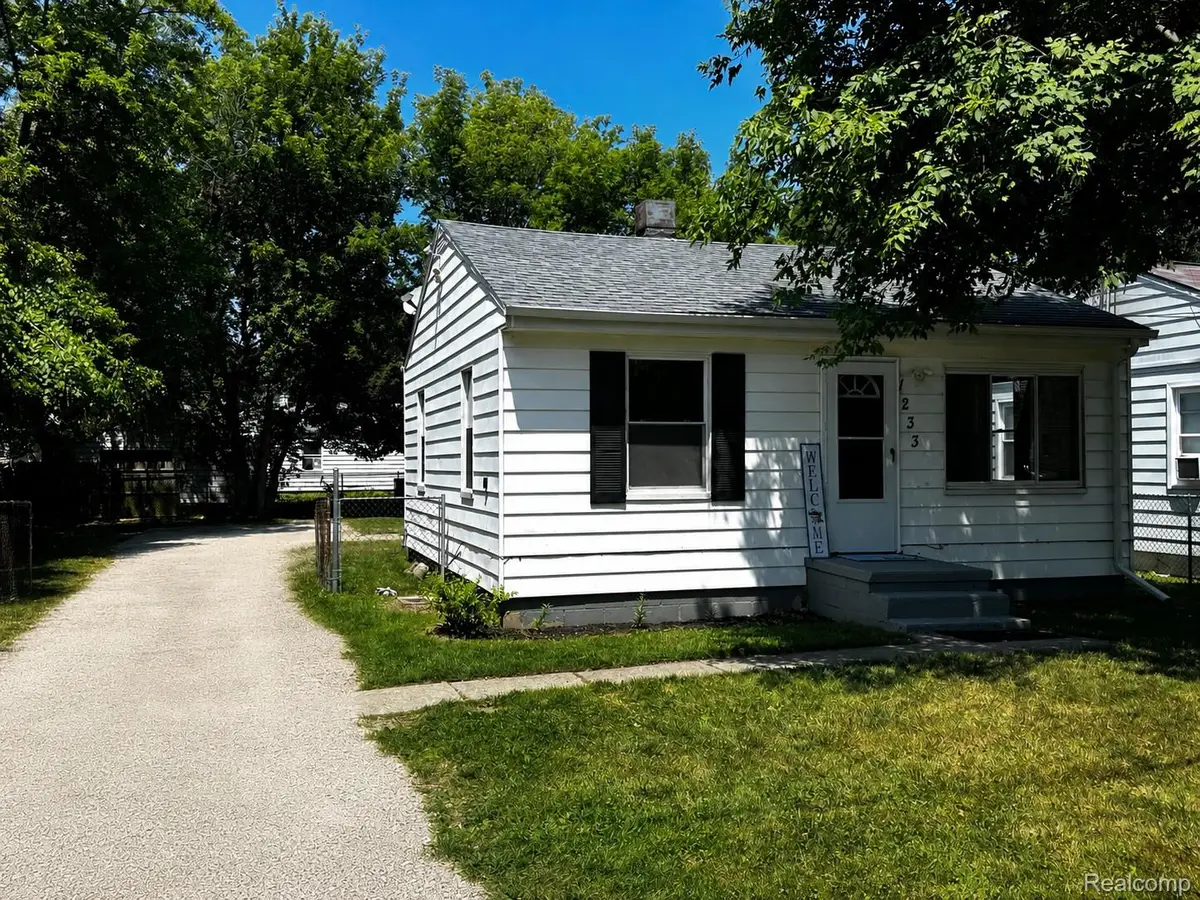 1233 Allen Street, Burton, MI 48529 - #1