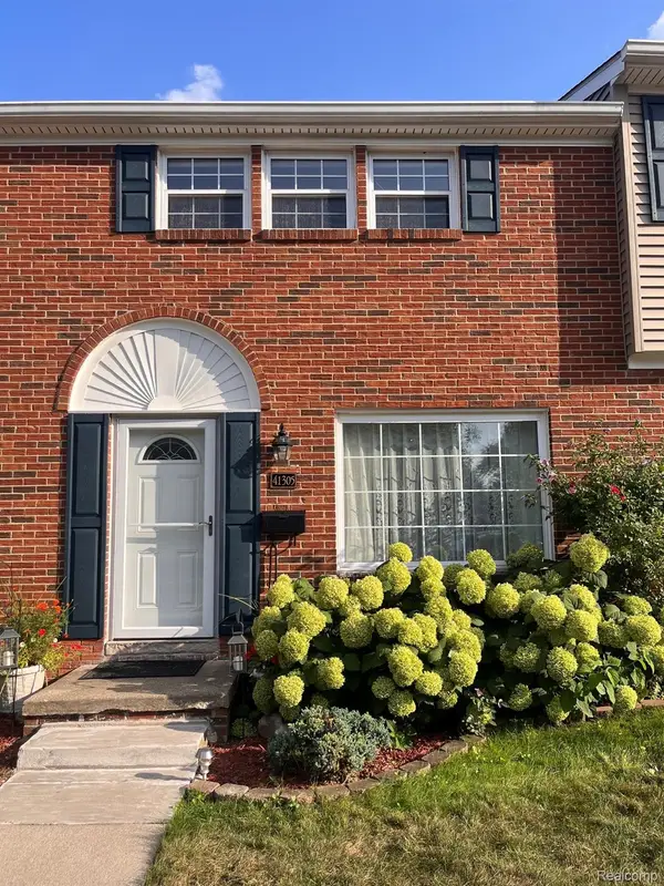 41305 Lagoon Court, Northville, MI 48167