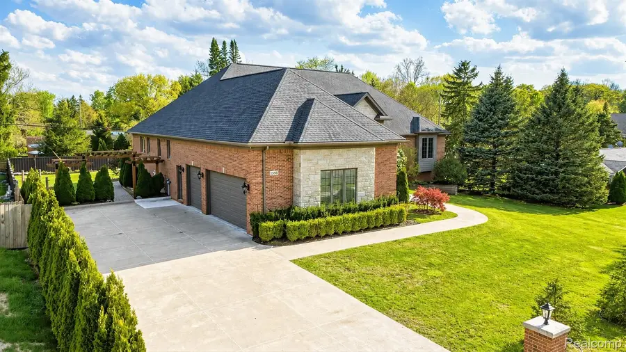 35339 W 13 Mile Road, Farmington Hills, MI 48331 - #2