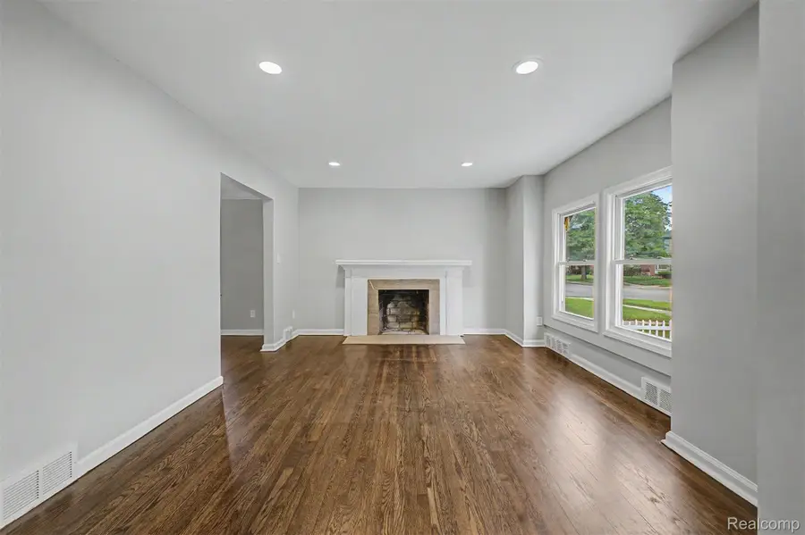9263 Rosemont St Avenue, Detroit, MI 48228 - #3
