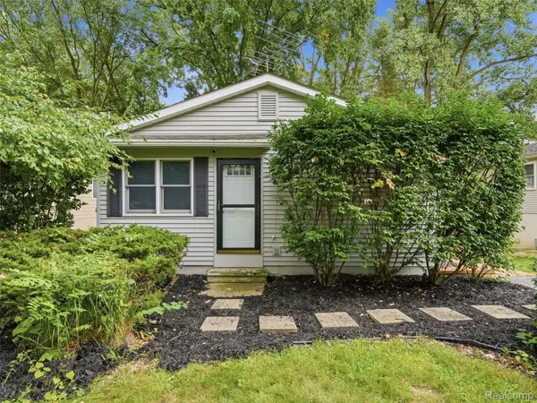 11954 Maxfield Boulevard, Hartland, MI 48353