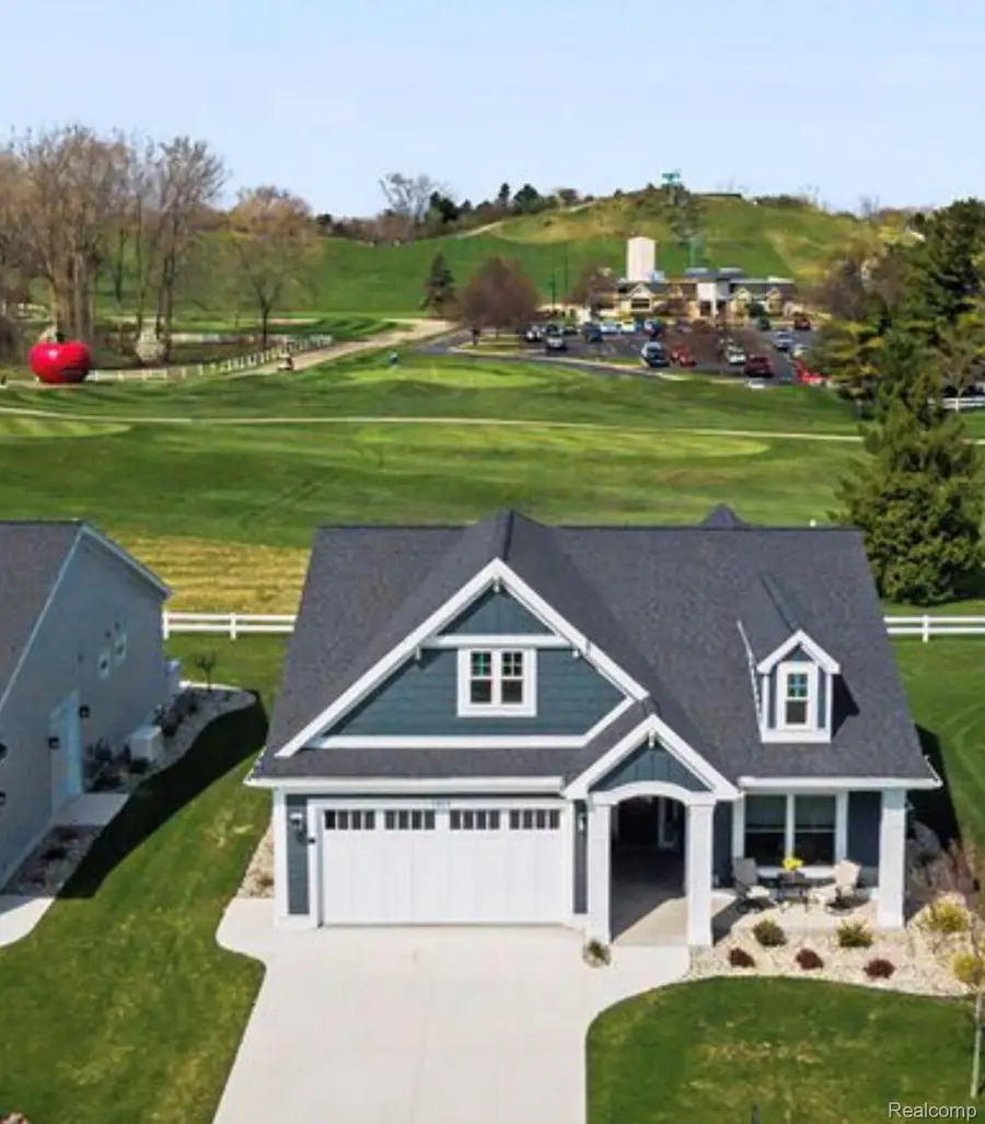 4219 Village Green, Freeland, MI 48623 - #3