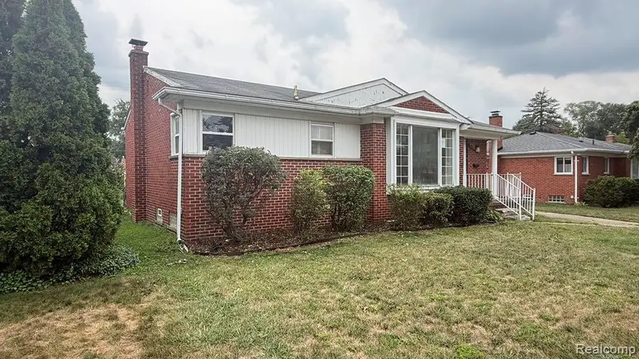30435 Rosslyn Avenue, Garden City, MI 48135 - #2