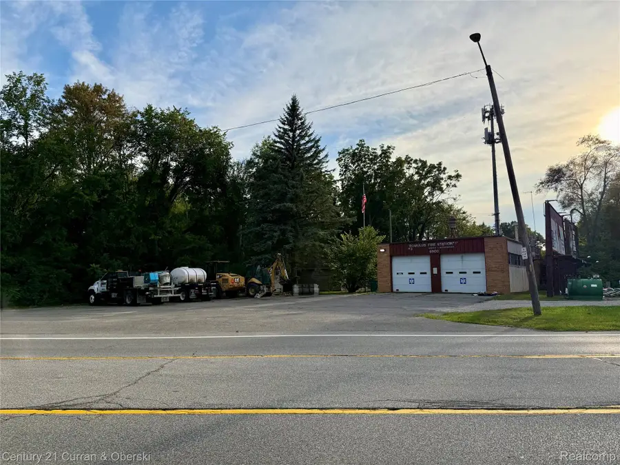 00 Wayne, Romulus, MI 48174 - #3