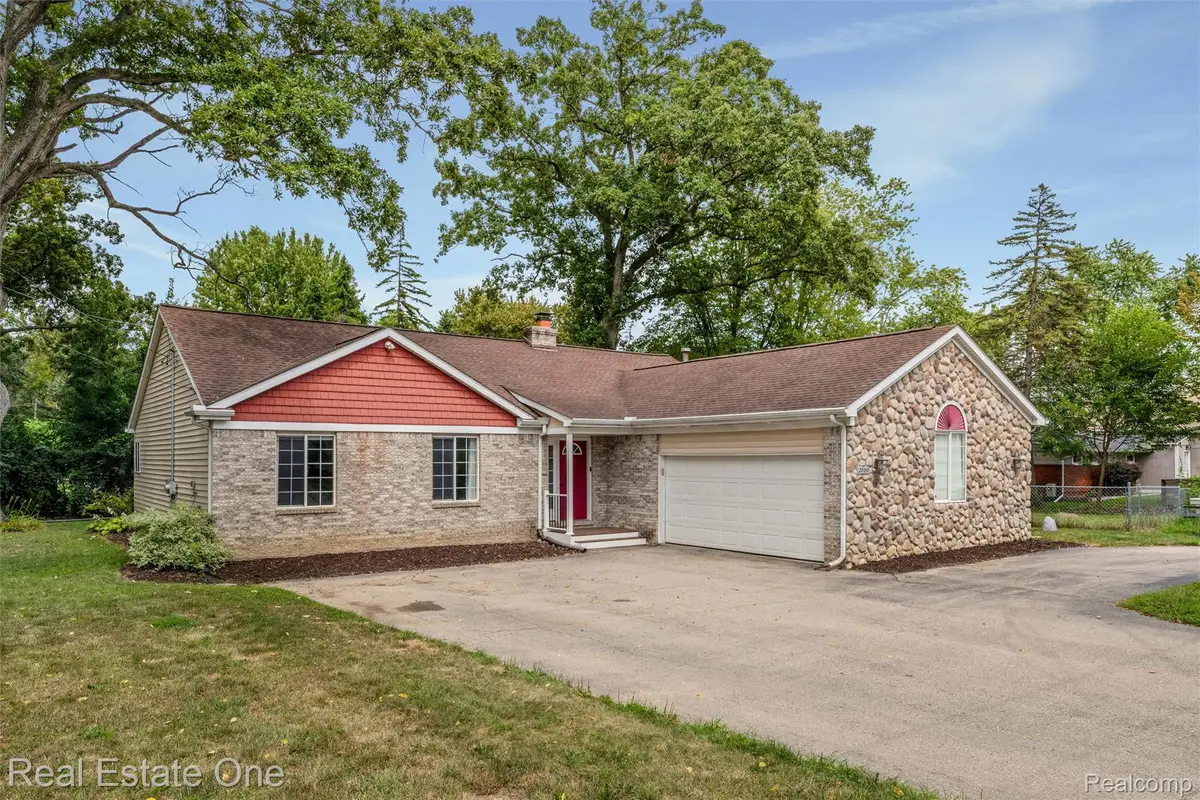2000 Nacona, Commerce Township, MI 48382 - #1