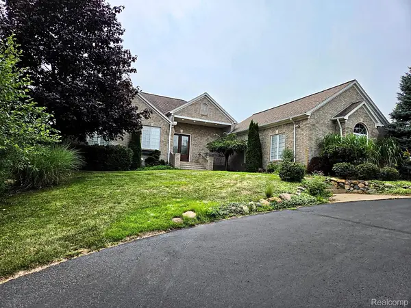 9360 Oakmont Drive, Clarkston, MI 48348