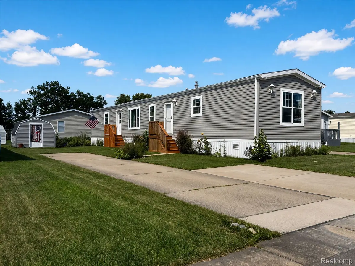 24228 Chippewa Drive, Flat Rock, MI 48134 - #1