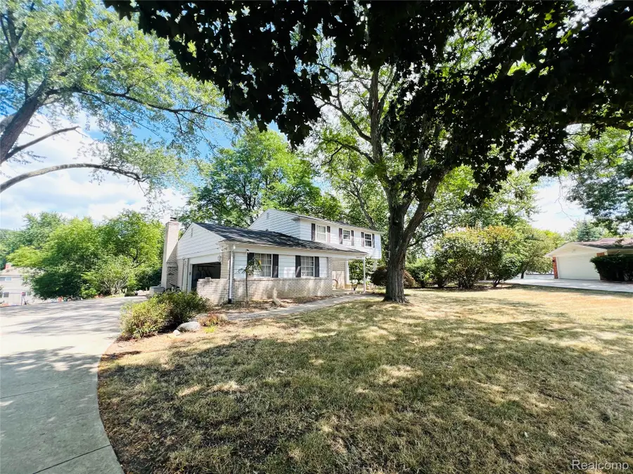 38138 Southfarm Court, Farmington Hills, MI 48167 - #2
