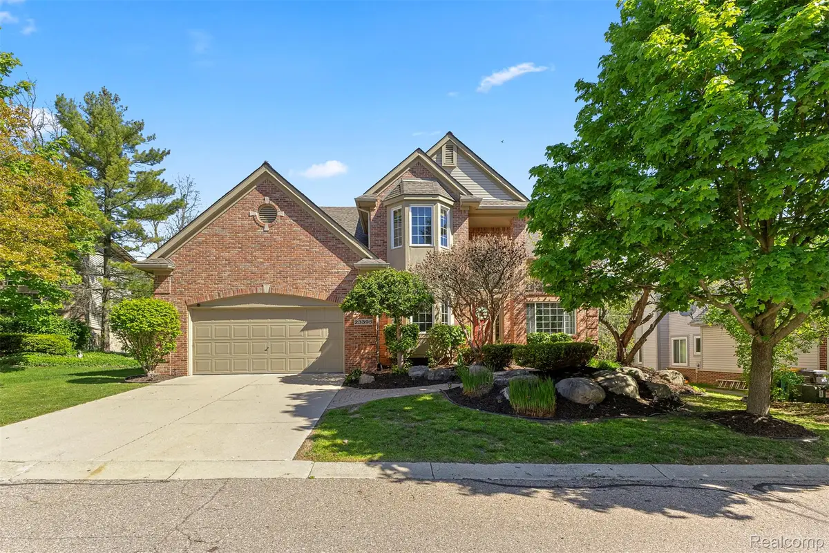 23395 Mission Lane, Farmington, MI 48335 - #1