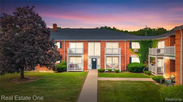 2405 Torquay Avenue #207, RoyalOak, MI 48073