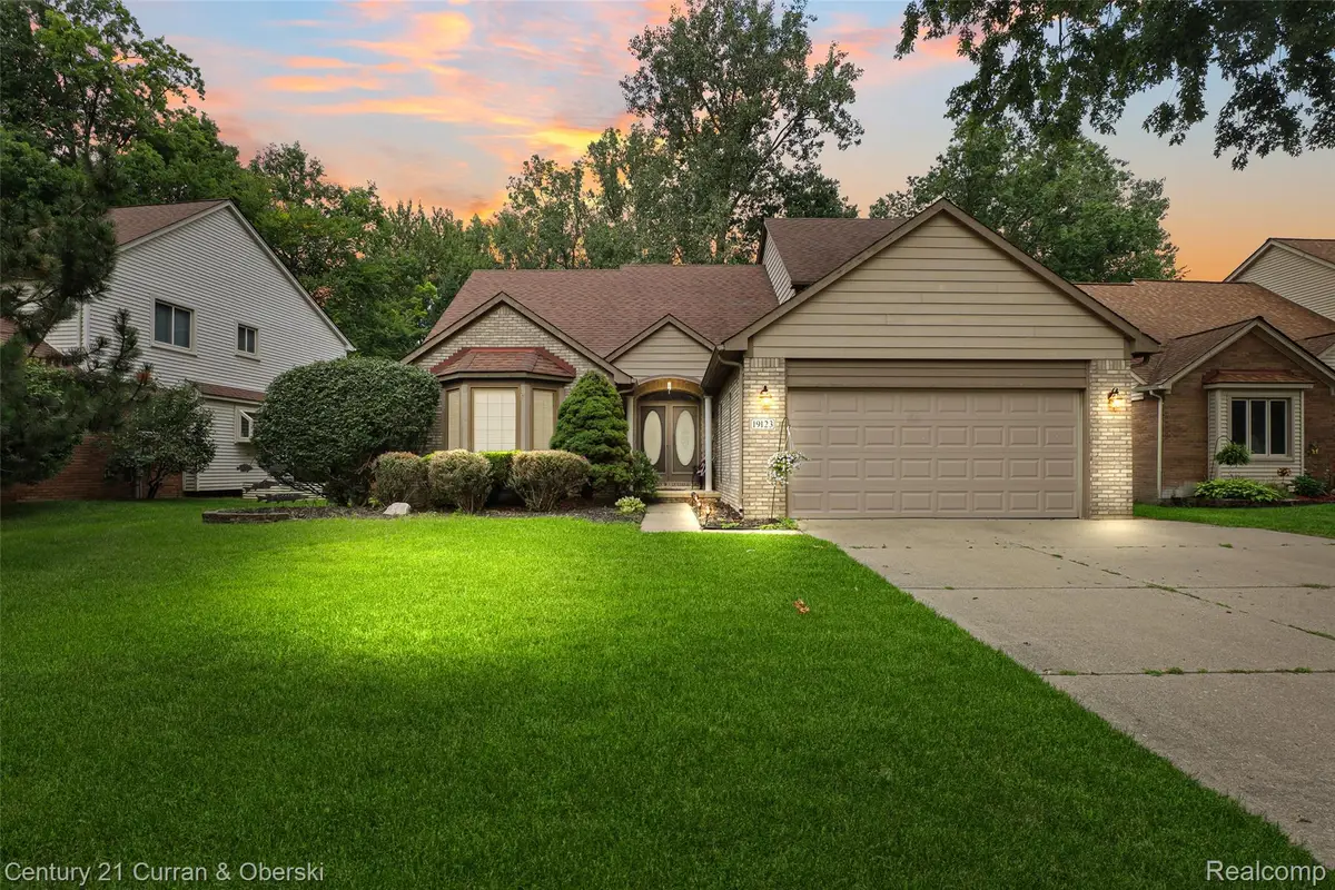19123 Parkwood Lane, Brownstown, MI 48183 - #1