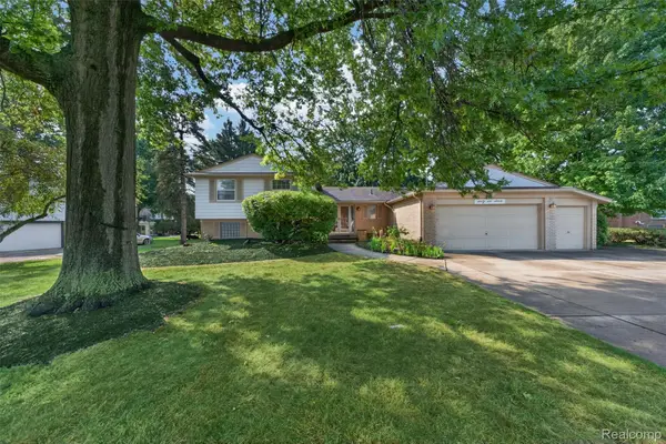 6611 Cottonwood Knoll Court, WestBloomfield, MI 48322