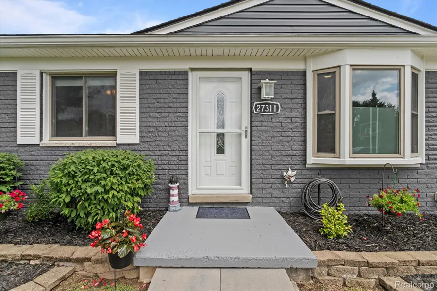 27311 Wyly Street, Chesterfield, MI 48047 - #2