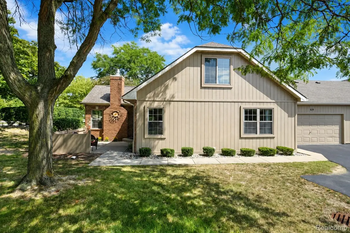 619 Perry Creek Drive #48, Grand Blanc, MI 48439 - #1
