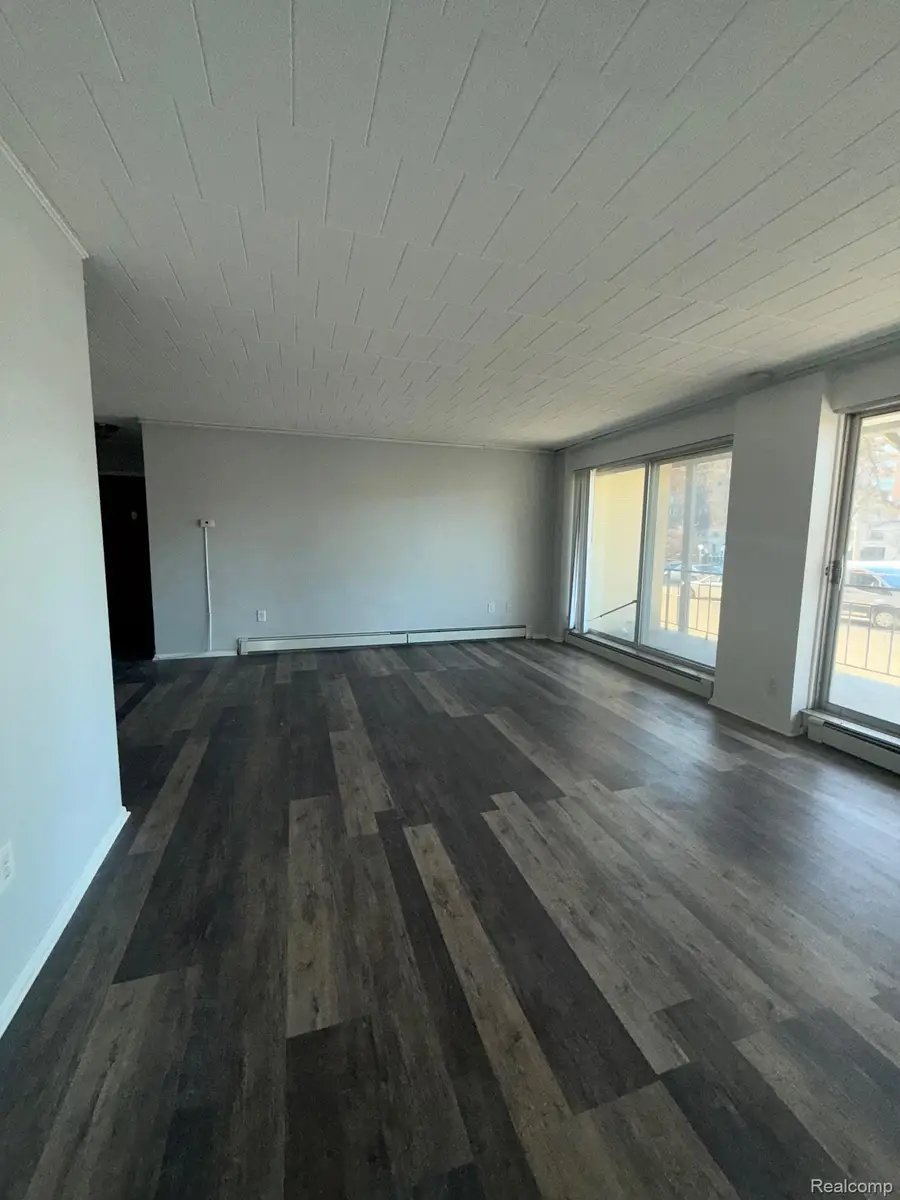8300 E Jefferson Avenue #107, Detroit, MI 48214 - #2